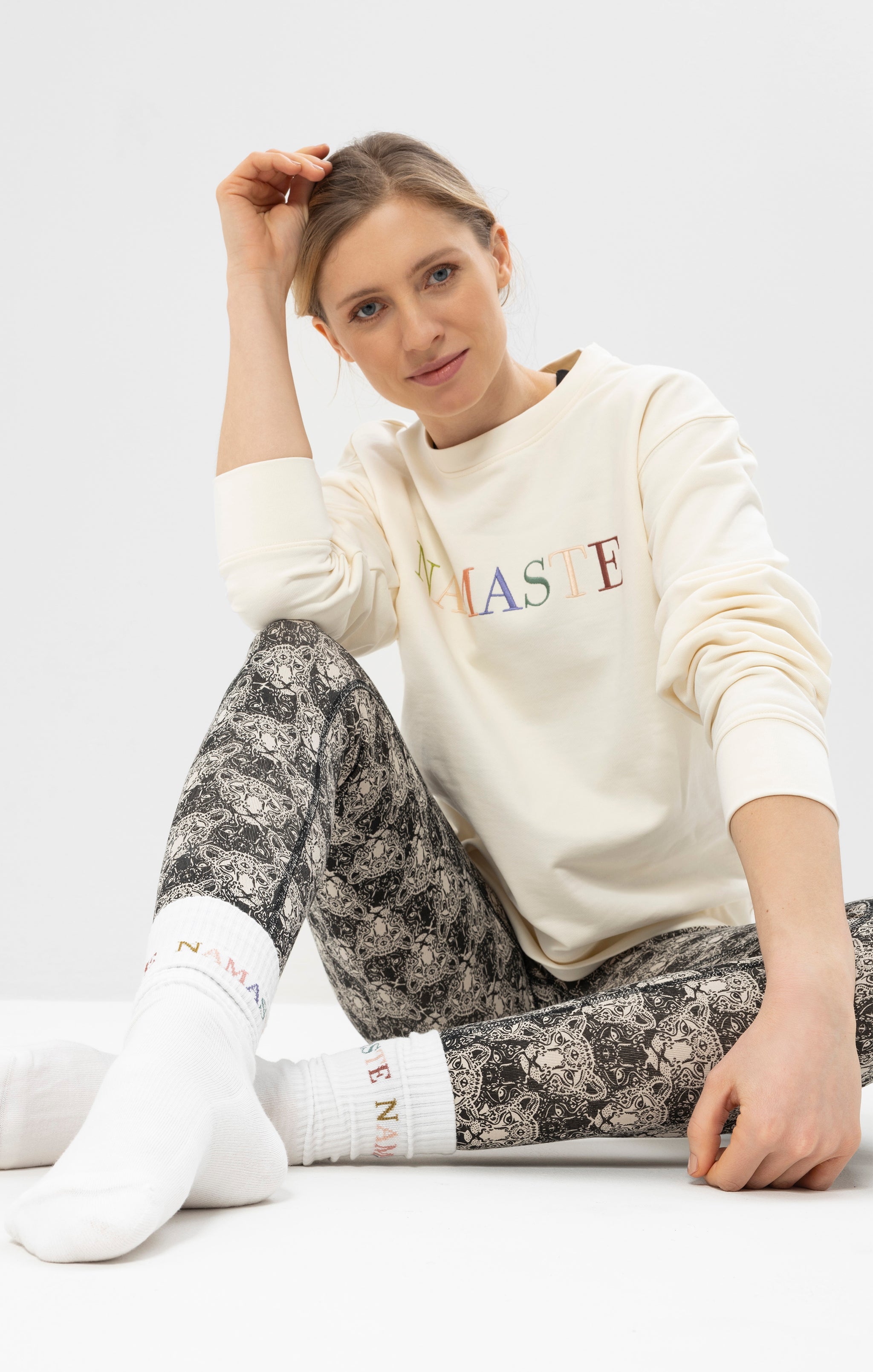 Yoga Boxy Pullover Namaste - weiß